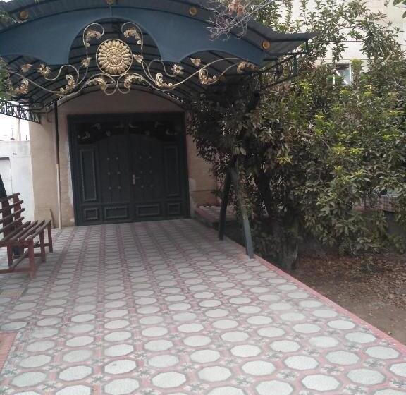 مبيت وإفطار Western House