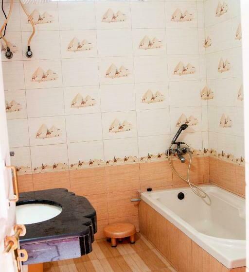 بنسيون Falcon Guest House