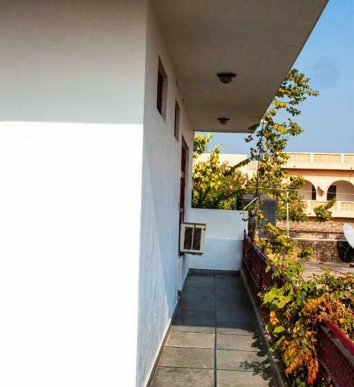 بنسيون Falcon Guest House