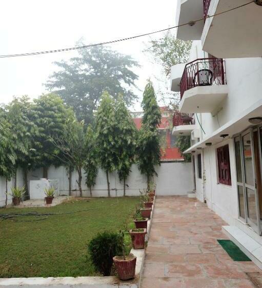 بنسيون Falcon Guest House