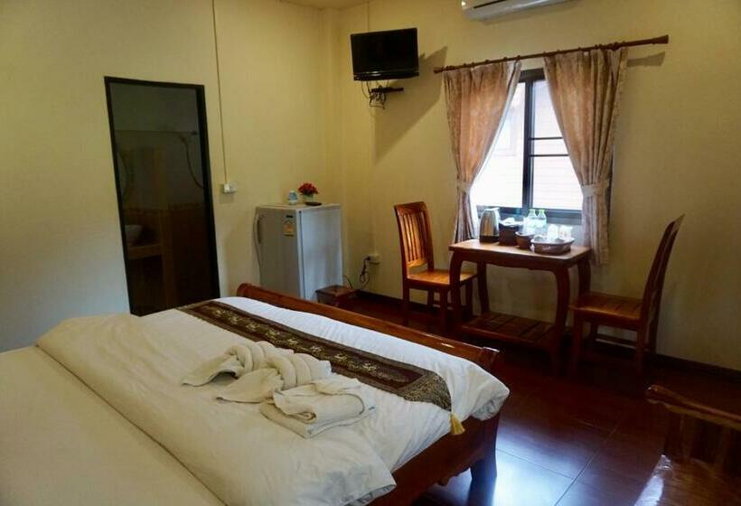 Ruean Phet Sawoei Resort