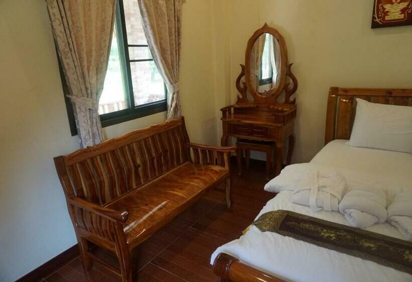 Ruean Phet Sawoei Resort