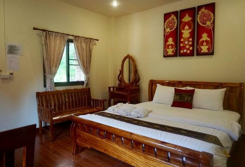 Ruean Phet Sawoei Resort