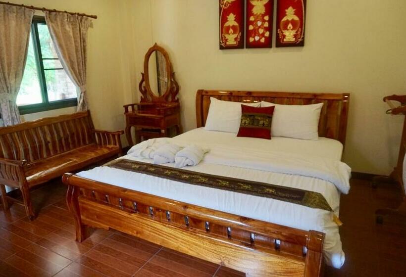 Ruean Phet Sawoei Resort