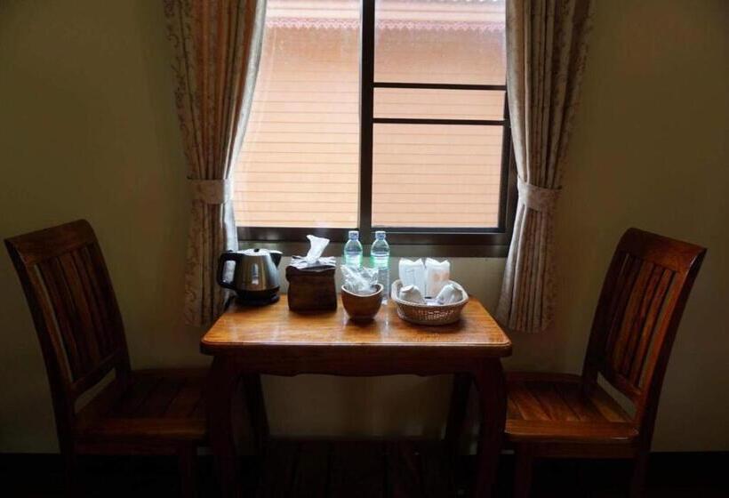 Ruean Phet Sawoei Resort