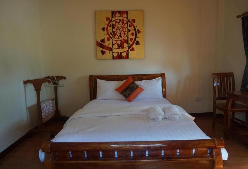 Ruean Phet Sawoei Resort