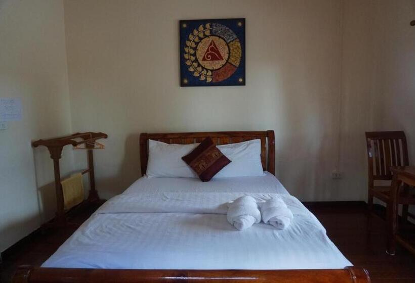 Ruean Phet Sawoei Resort