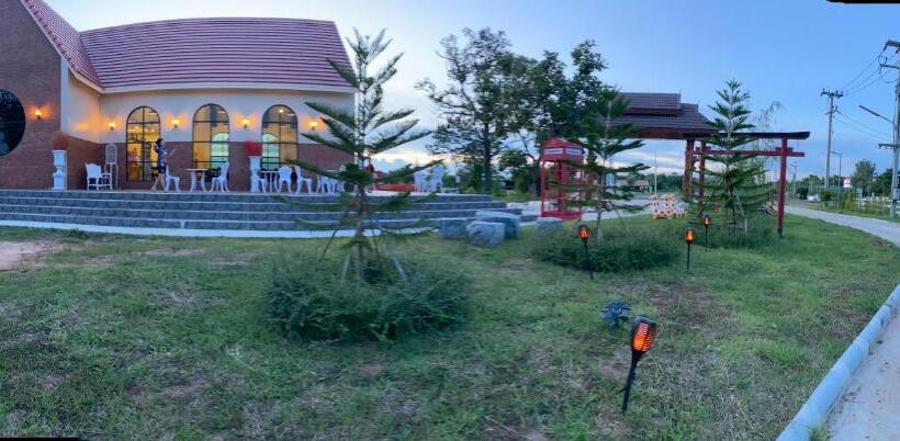 Ruean Phet Sawoei Resort