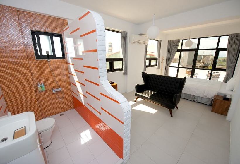 هتل Discovery B&b