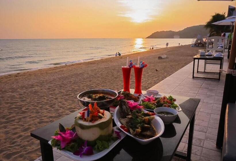 فندق Rattana Pura Beach Resort