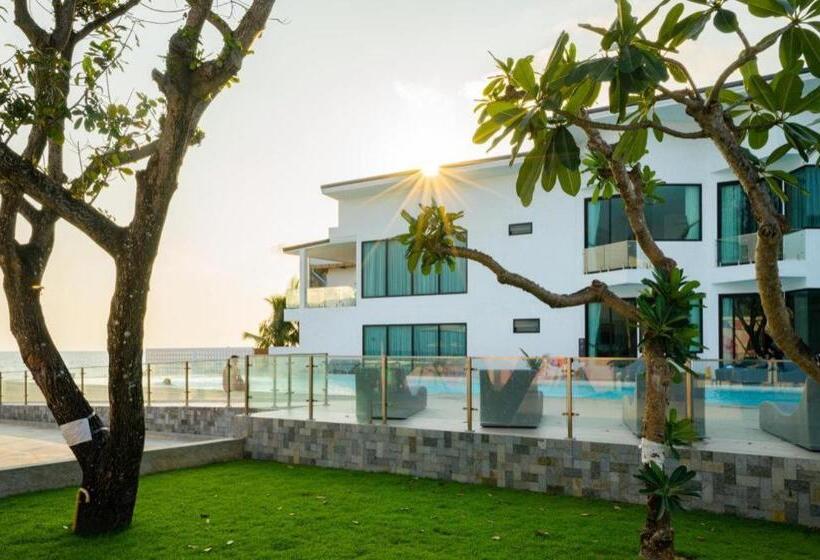 فندق Rattana Pura Beach Resort