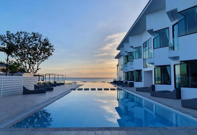 فندق Rattana Pura Beach Resort