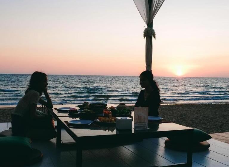 فندق Rattana Pura Beach Resort