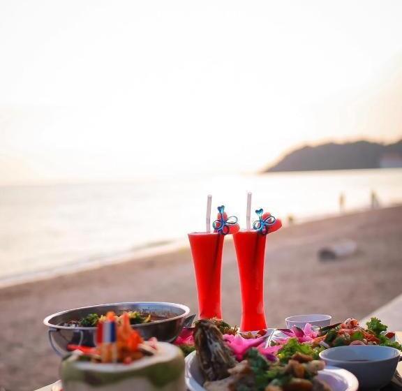 فندق Rattana Pura Beach Resort