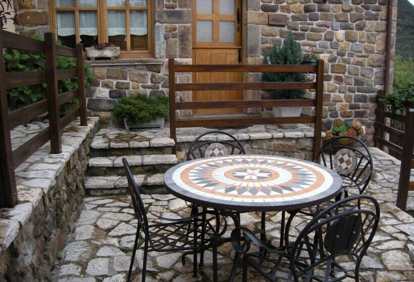 Apartamentos Rurales La Portiella