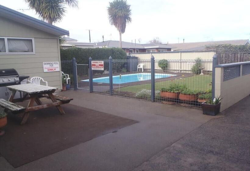 Cambrian Lodge Motel