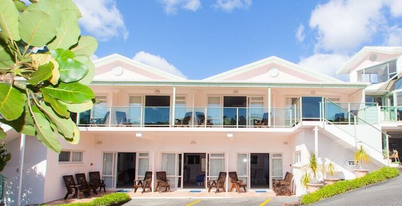 هتل Admirals View Lodge