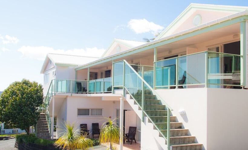 هتل Admirals View Lodge