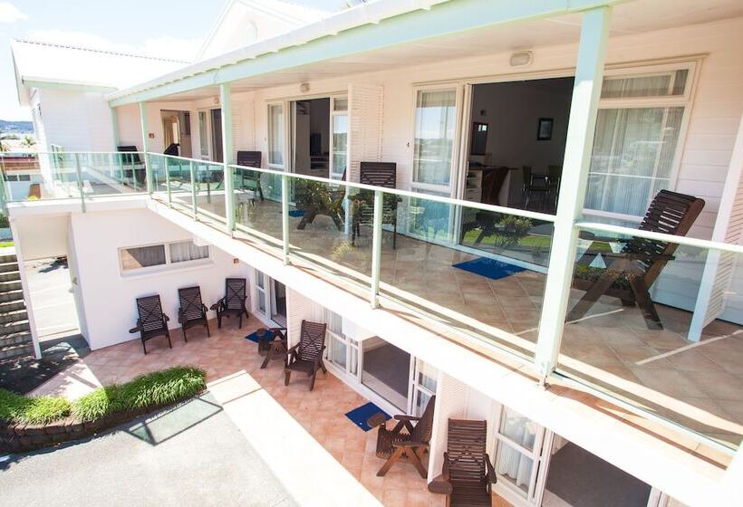 هتل Admirals View Lodge