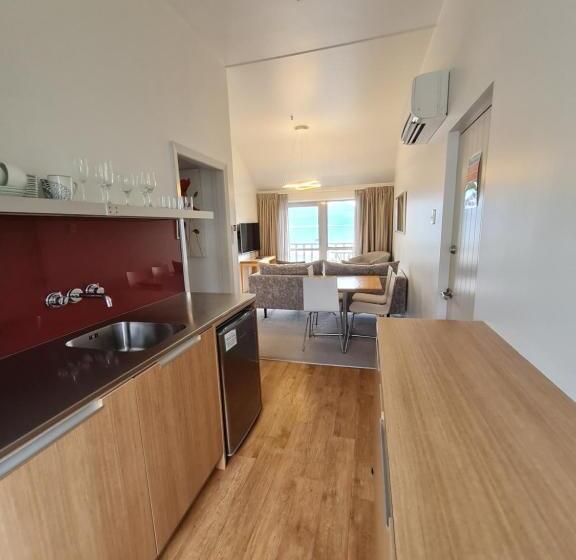 בית מלון כפרי Akaroa Village Inn