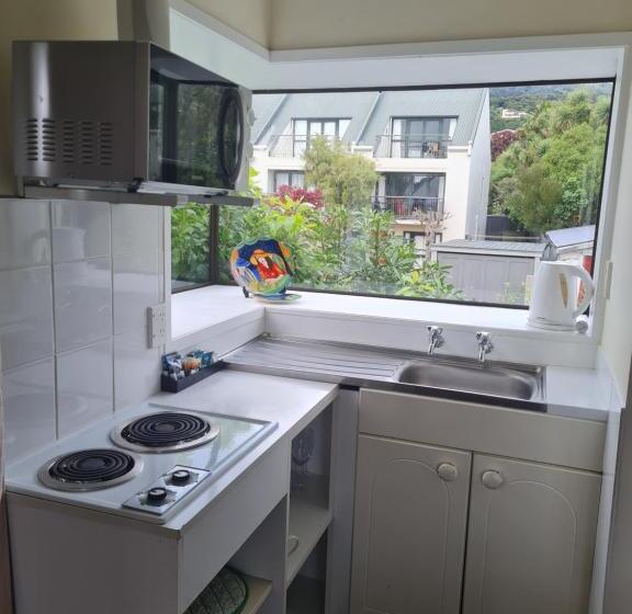 בית מלון כפרי Akaroa Village Inn