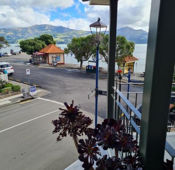 בית מלון כפרי Akaroa Village Inn