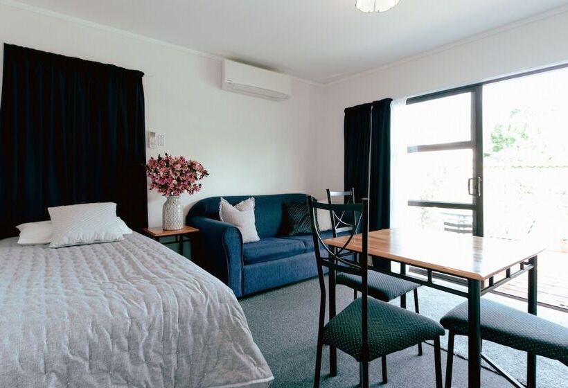 호텔 Aotearoa Lodge