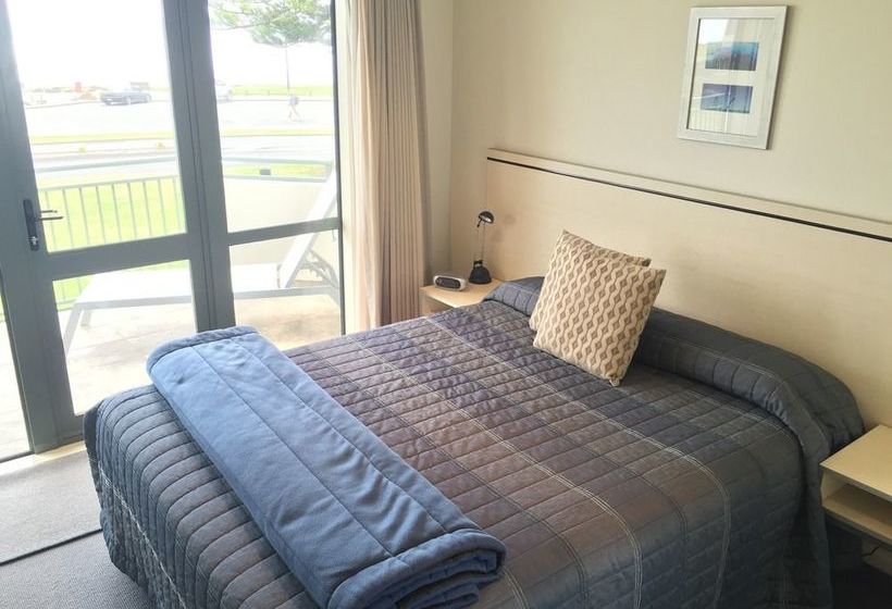 فندق Beachpoint Apartments