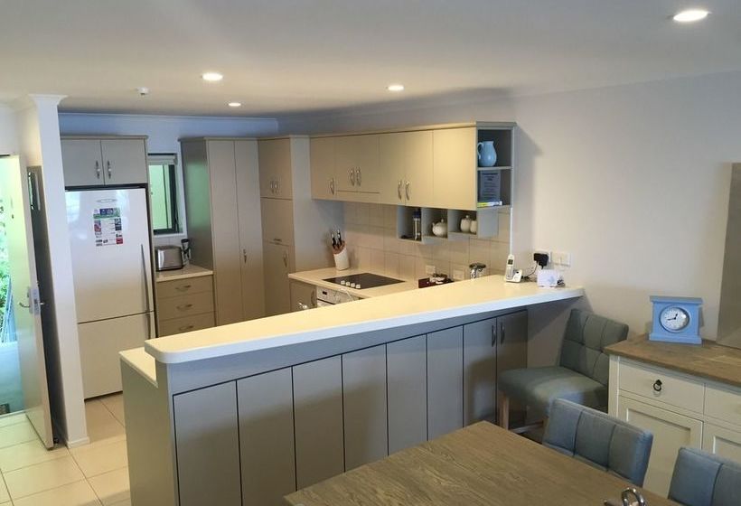 فندق Beachpoint Apartments