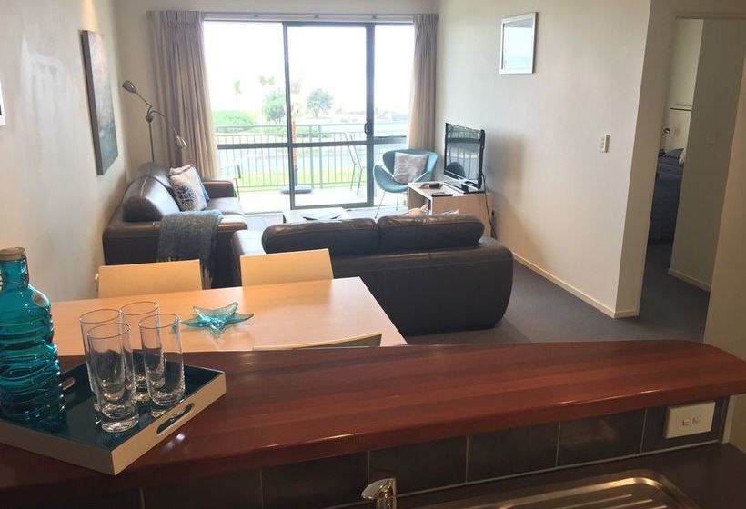 فندق Beachpoint Apartments