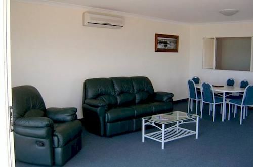 Отель Breakwater Apartments