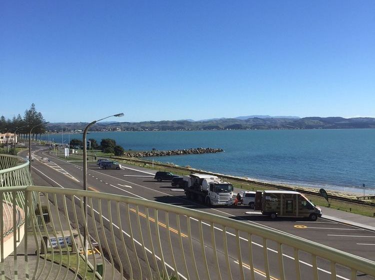 בית מלון כפרי Breakwater Apartments