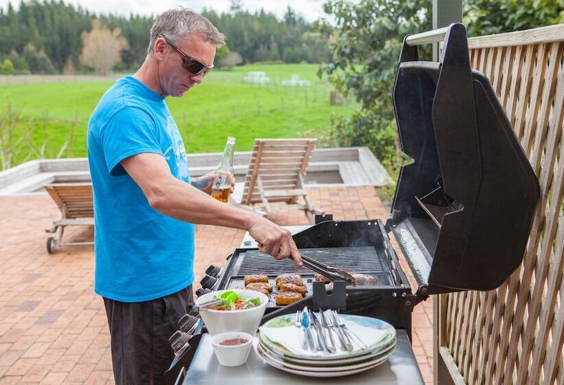 Отель Clover Downs