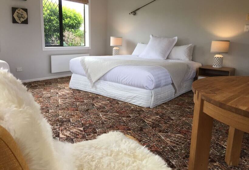 Отель Clover Downs