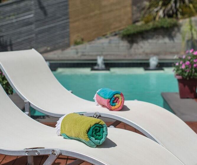 هتل Decks Of Paihia