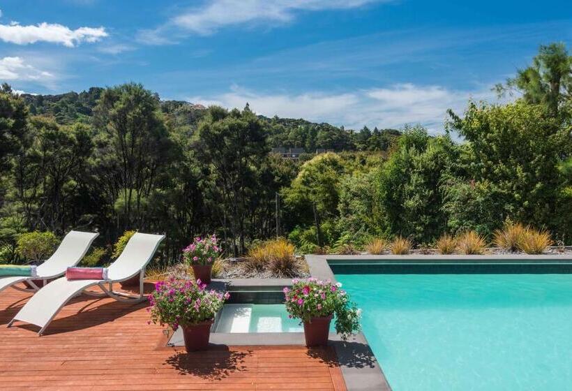 هتل Decks Of Paihia