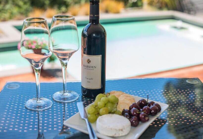 هتل Decks Of Paihia