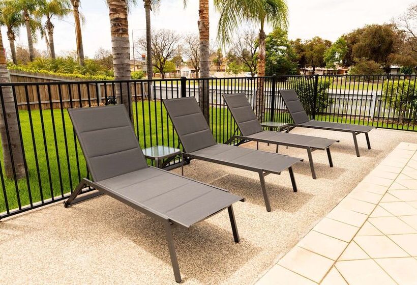 هتل Econo Lodge Mildura