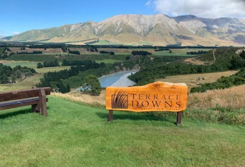 בית מלון כפרי Fable Terrace Downs Resort By Mgallery