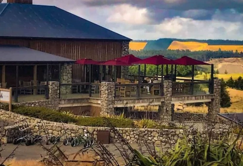 בית מלון כפרי Fable Terrace Downs Resort By Mgallery