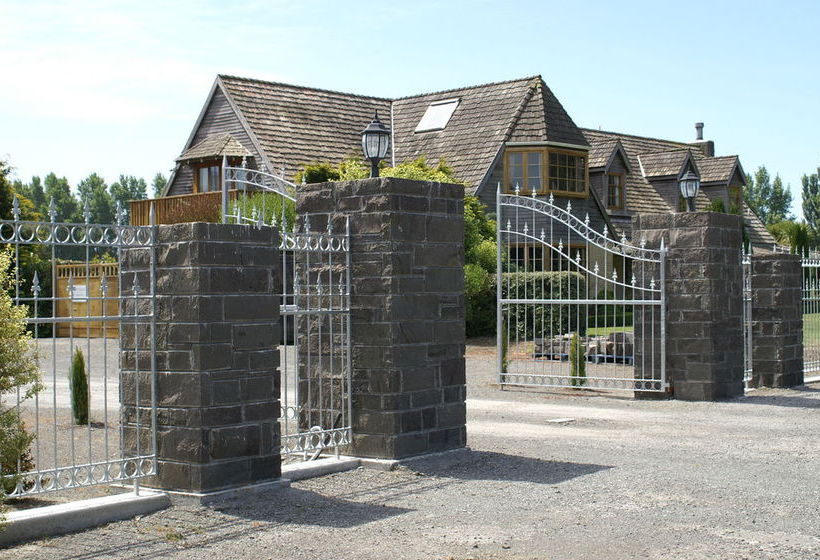 Отель Fyffe Country Lodge