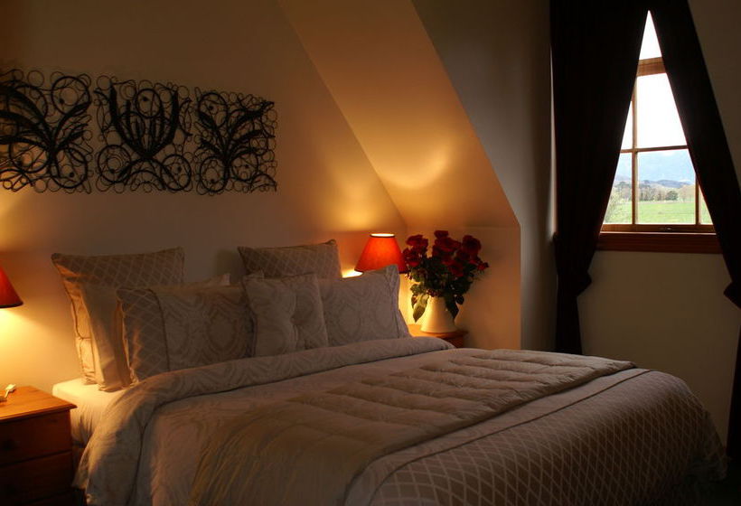 Отель Fyffe Country Lodge