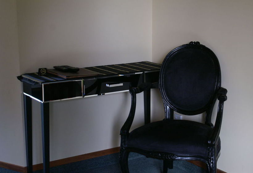 Отель Fyffe Country Lodge