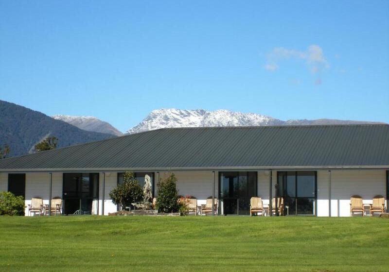 בית מלון כפרי Heritage Park Lodge