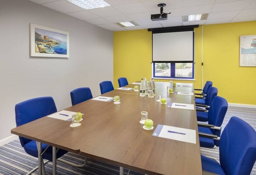 호텔 Holiday Inn Express Poole, An Ihg