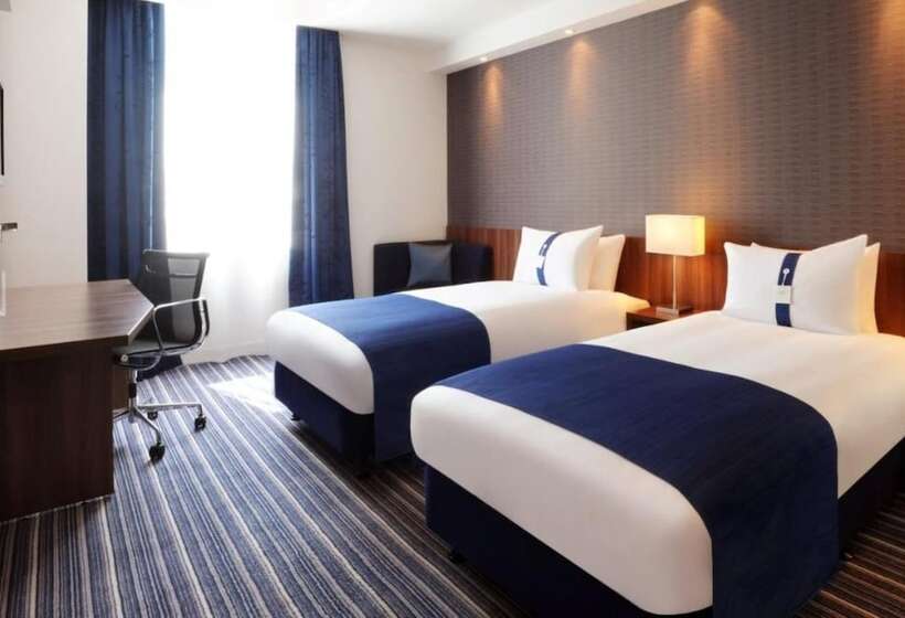 호텔 Holiday Inn Express Poole, An Ihg