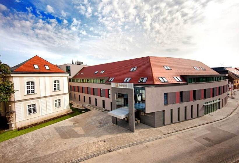 هتل Holiday Inn Trnava, An Ihg