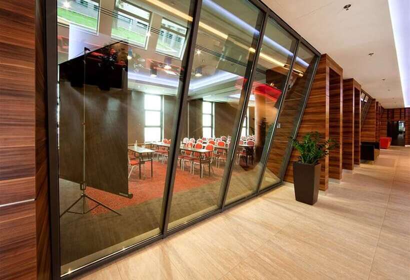 هتل Holiday Inn Trnava, An Ihg