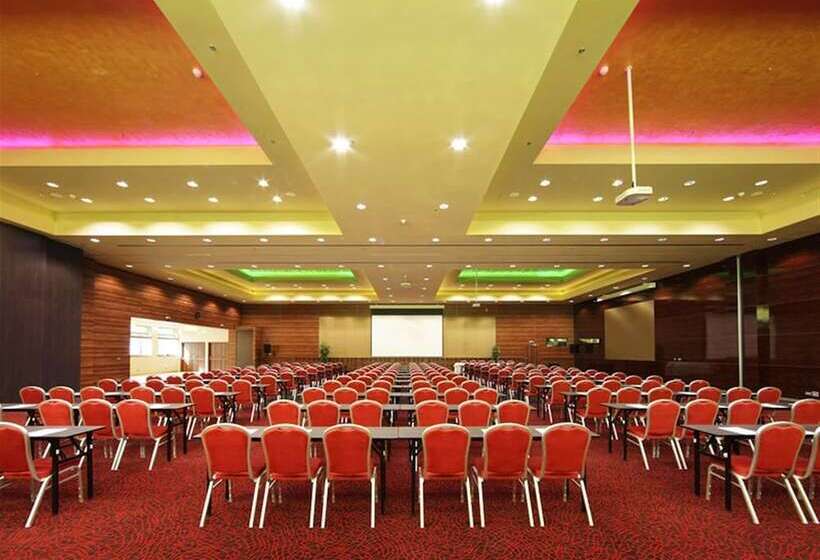 هتل Holiday Inn Trnava, An Ihg