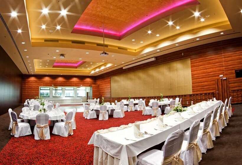 هتل Holiday Inn Trnava, An Ihg